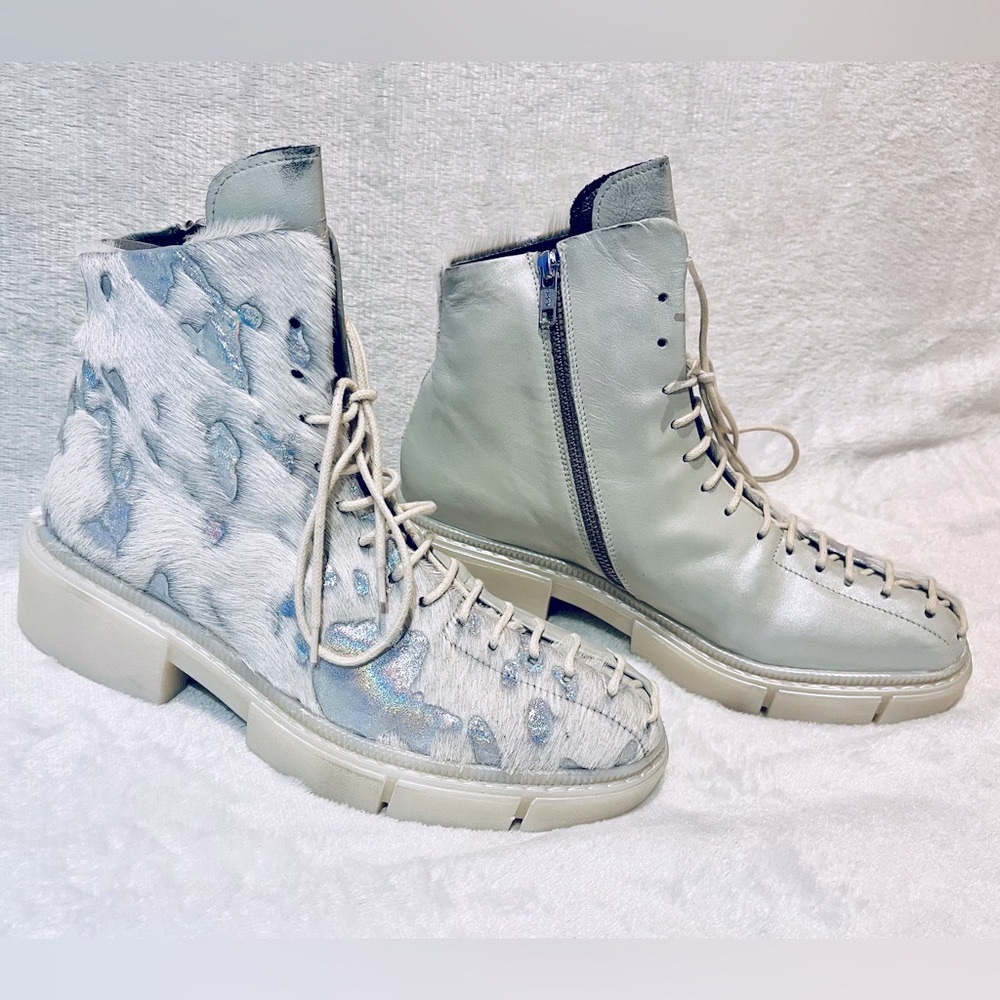NEW! Papucei Rhosanna White Metallic Split Laced Fur Boot Sz. 9 Rare/Limited